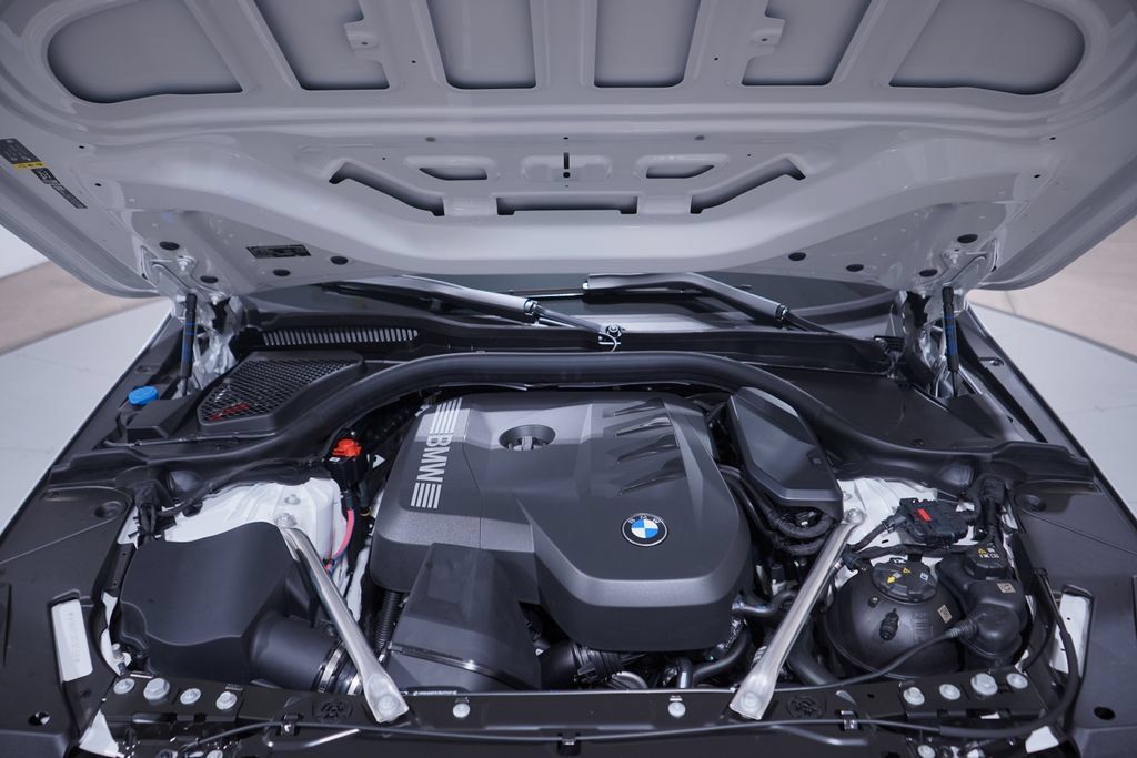 Used 2026 BMW 530i w/ M Sport Package RWD image 16