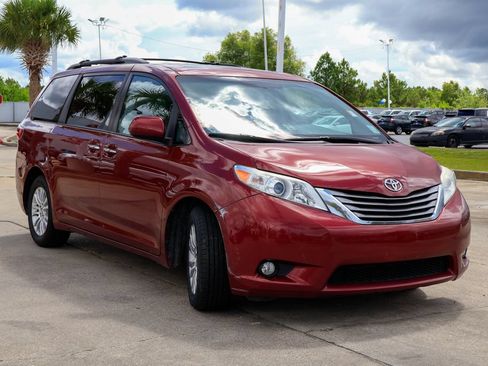 Used 2016 Toyota Sienna XLE FWD image 27