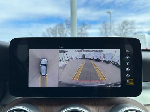 Used 2021 Mercedes-Benz GLC 300 4MATIC image 22