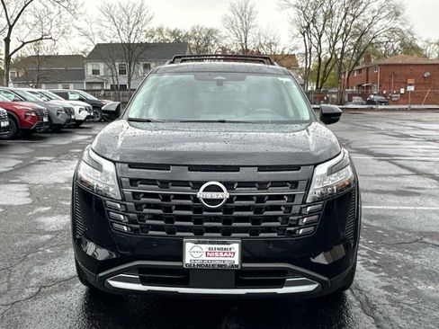 New 2026 Nissan Pathfinder SL w/ SL Premium Package AWD/4WD image 2