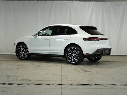 Certified 2025 Porsche Macan AWD/4WD image 3