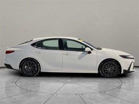 Used 2025 Toyota Camry SE image 8