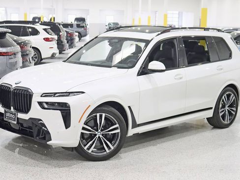 Used 2023 BMW X7 xDrive40i w/ M Sport Package AWD/4WD image 7