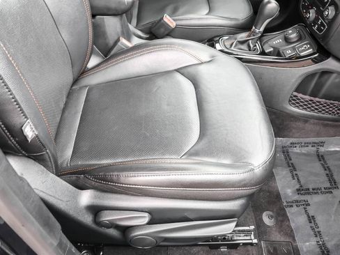 Used 2018 Jeep Compass Limited image 38