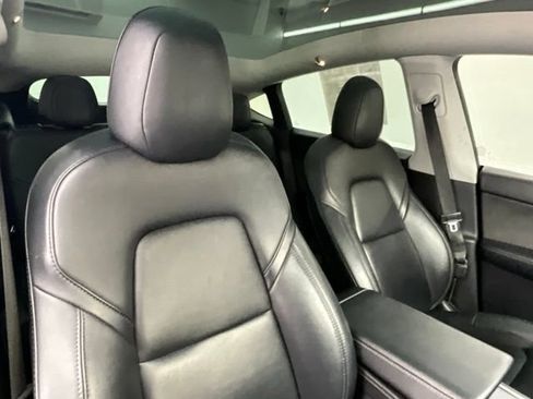 Used 2021 Tesla Model Y Long Range AWD/4WD image 11