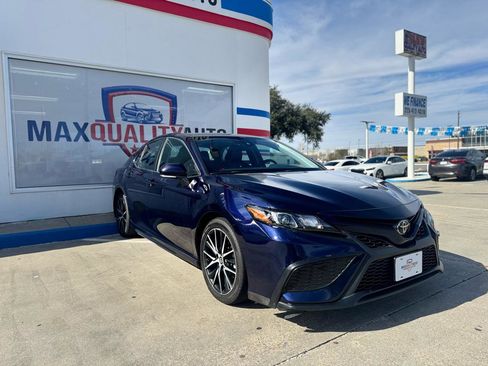 Used 2022 Toyota Camry SE image 11