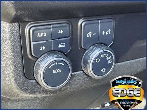 Certified 2024 Chevrolet Suburban LT image 1