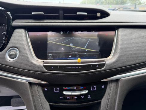 Used 2018 Cadillac XT5 Luxury w/ LPO, Black Ice Package AWD/4WD image 21