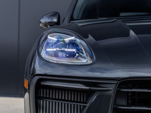 New 2026 Porsche Macan S image 18