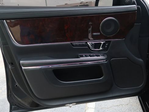 Used 2017 Jaguar XJ R-Sport image 51