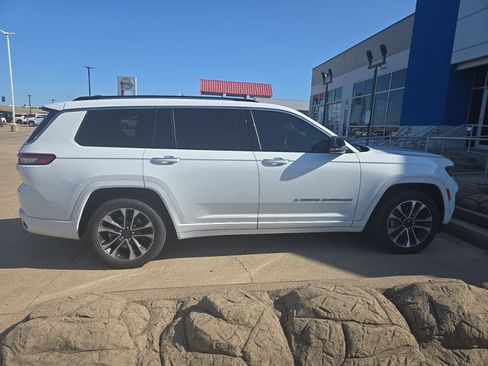 Used 2023 Jeep Grand Cherokee L Overland w/ Advanced Protech Group III AWD/4WD image 4