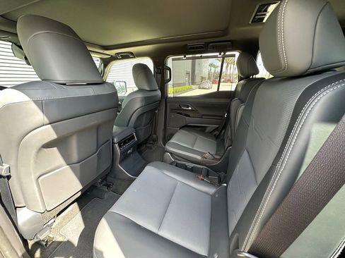 Used 2025 Lexus GX 550 image 35
