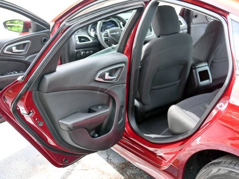 Used 2015 Chrysler 200 Limited FWD image 13