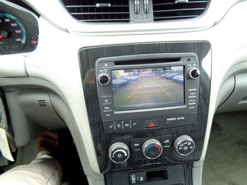 Used 2017 Chevrolet Traverse LT image 26