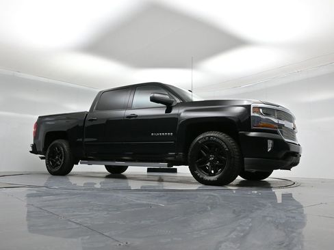 Used 2017 Chevrolet Silverado 1500 LT w/ LT Eassist Package image 4