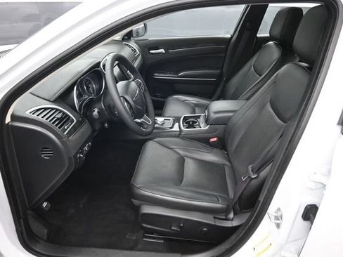 Used 2022 Chrysler 300 Touring L w/ Popular Equipment Group AWD/4WD image 9