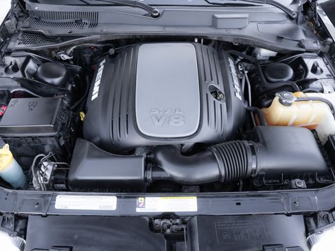 Used 2010 Chrysler 300 C image 27