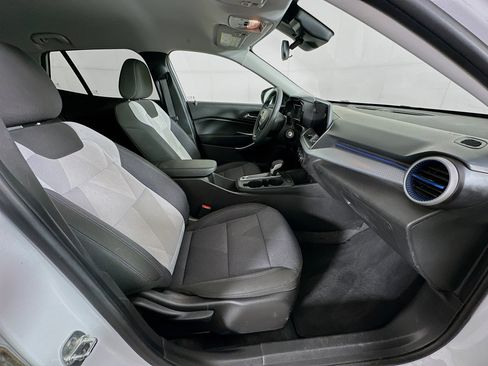 Used 2025 Chevrolet Trax LS image 28
