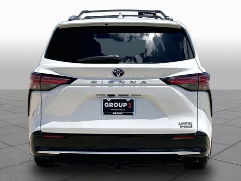 Used 2021 Toyota Sienna Limited FWD image 5