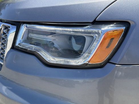 Used 2019 Jeep Grand Cherokee Overland AWD/4WD image 9