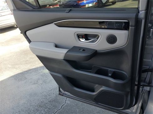 Used 2025 Honda Pilot EX-L image 13