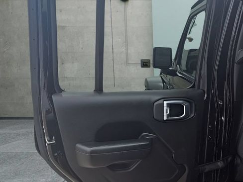 Used 2024 Jeep Wrangler Unlimited Sport AWD/4WD image 15