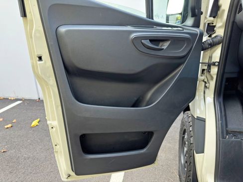 Used 2020 Mercedes-Benz Sprinter 2500 w/ Premium Plus Package image 36