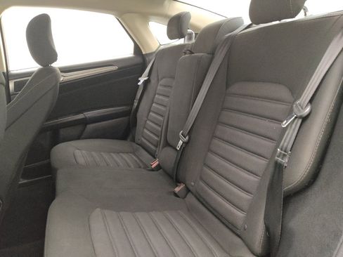 Used 2018 Ford Fusion SE w/ Fusion SE Technology Package FWD image 18