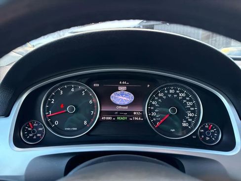 Used 2011 Volkswagen Touareg Hybrid image 38