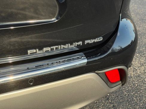 Used 2025 Toyota Highlander Platinum image 8