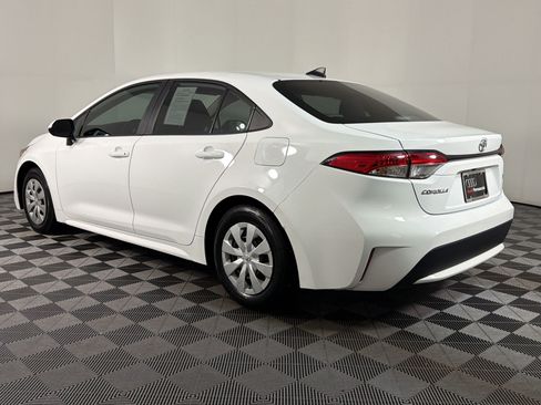 Used 2022 Toyota Corolla L FWD image 2