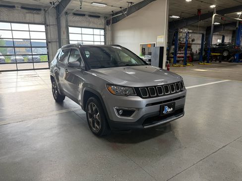 Used 2018 Jeep Compass Limited w/ Navigation Group AWD/4WD image 4