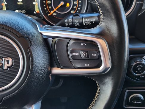 Used 2018 Jeep Wrangler Unlimited Sahara AWD/4WD image 19
