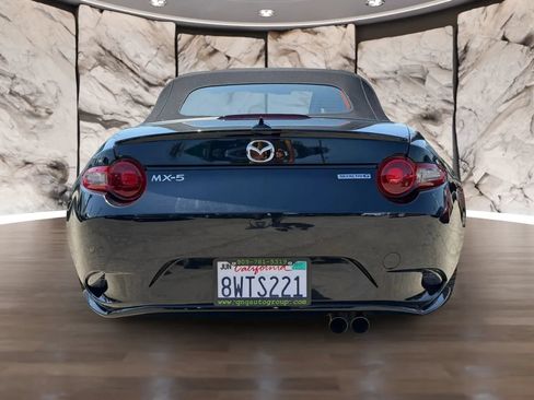 Used 2021 MAZDA MX-5 Miata Club w/ Appearance Package RWD image 7