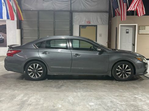 Used 2016 Nissan Altima 2.5 SL w/ 2.5 Technology w/LED Package image 8