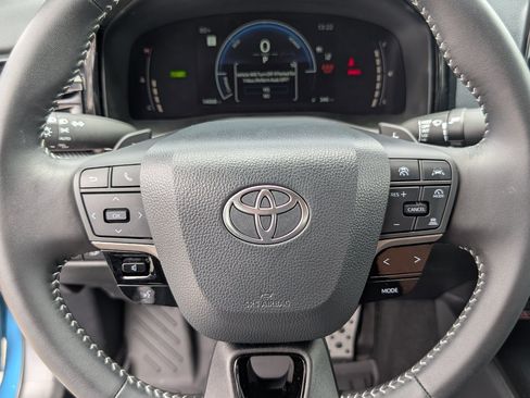 Used 2026 Toyota Camry SE FWD image 18