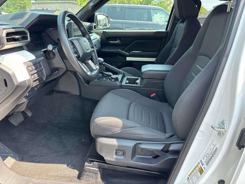 Used 2024 Toyota Tacoma TRD Sport AWD/4WD image 12