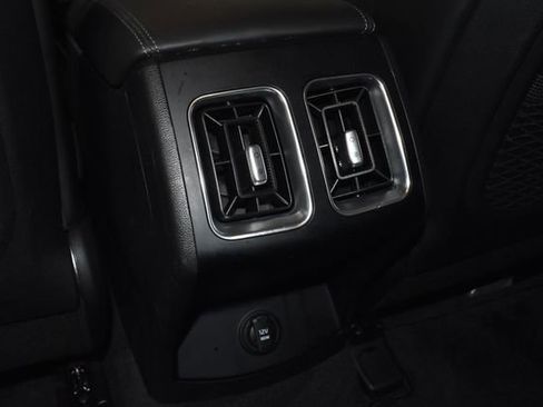 Used 2024 Kia Sorento S image 32