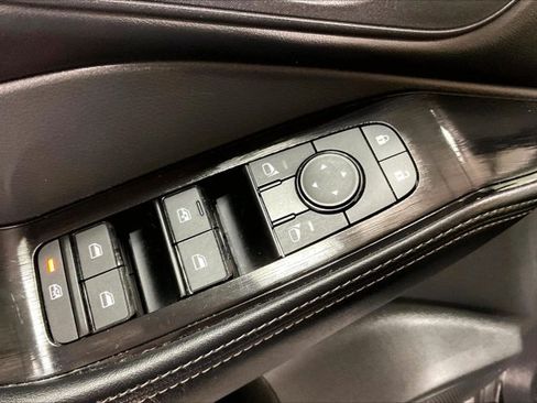 Used 2025 Nissan Rogue SV FWD image 38