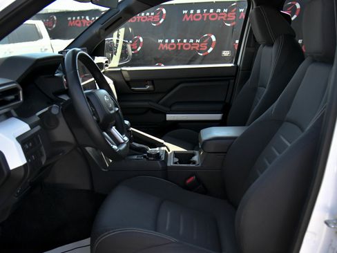 Used 2024 Toyota Tacoma TRD Off-Road image 17