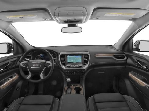 Used 2017 GMC Acadia Denali w/ Technology Package FWD image 4