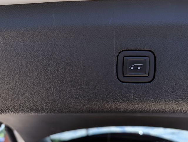 Used 2024 Buick Enclave Essence w/ Technology Package FWD image 28