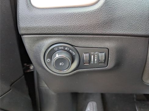 Used 2019 Jeep Compass Latitude w/ Popular Equipment Group image 20