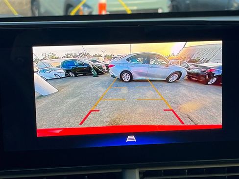 Used 2025 Chevrolet Trax LT w/ LT Convenience Package image 17