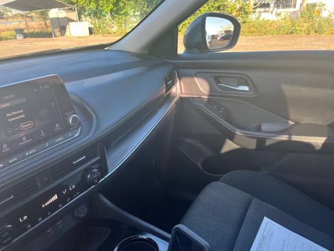 Used 2025 Nissan Rogue SV AWD/4WD image 30