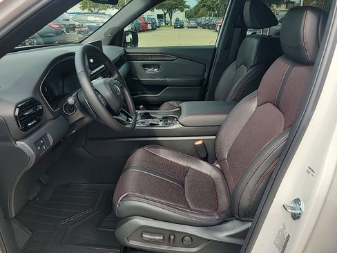 New 2025 Honda Pilot Black Edition image 15
