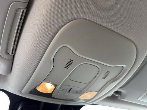 Used 2017 Jeep Renegade Latitude image 23