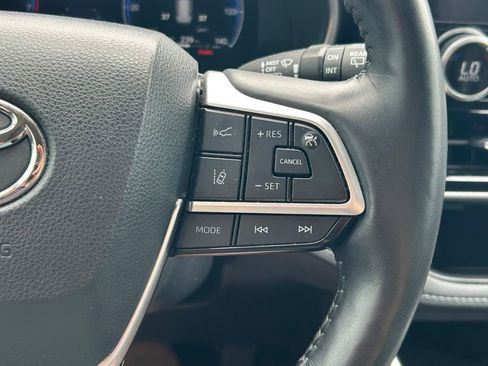 Used 2023 Toyota Highlander Platinum FWD image 44