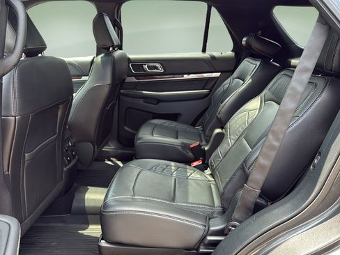 Used 2018 Ford Explorer Platinum AWD/4WD image 15