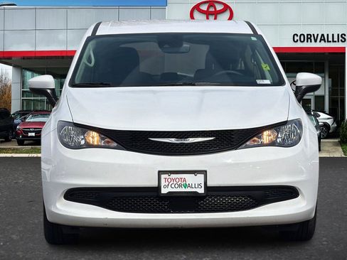 Used 2023 Chrysler Voyager LX image 9